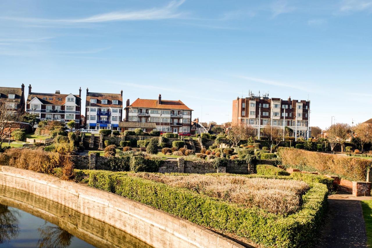 Oyo Grosvenor House Hotel Skegness Kültér fotó