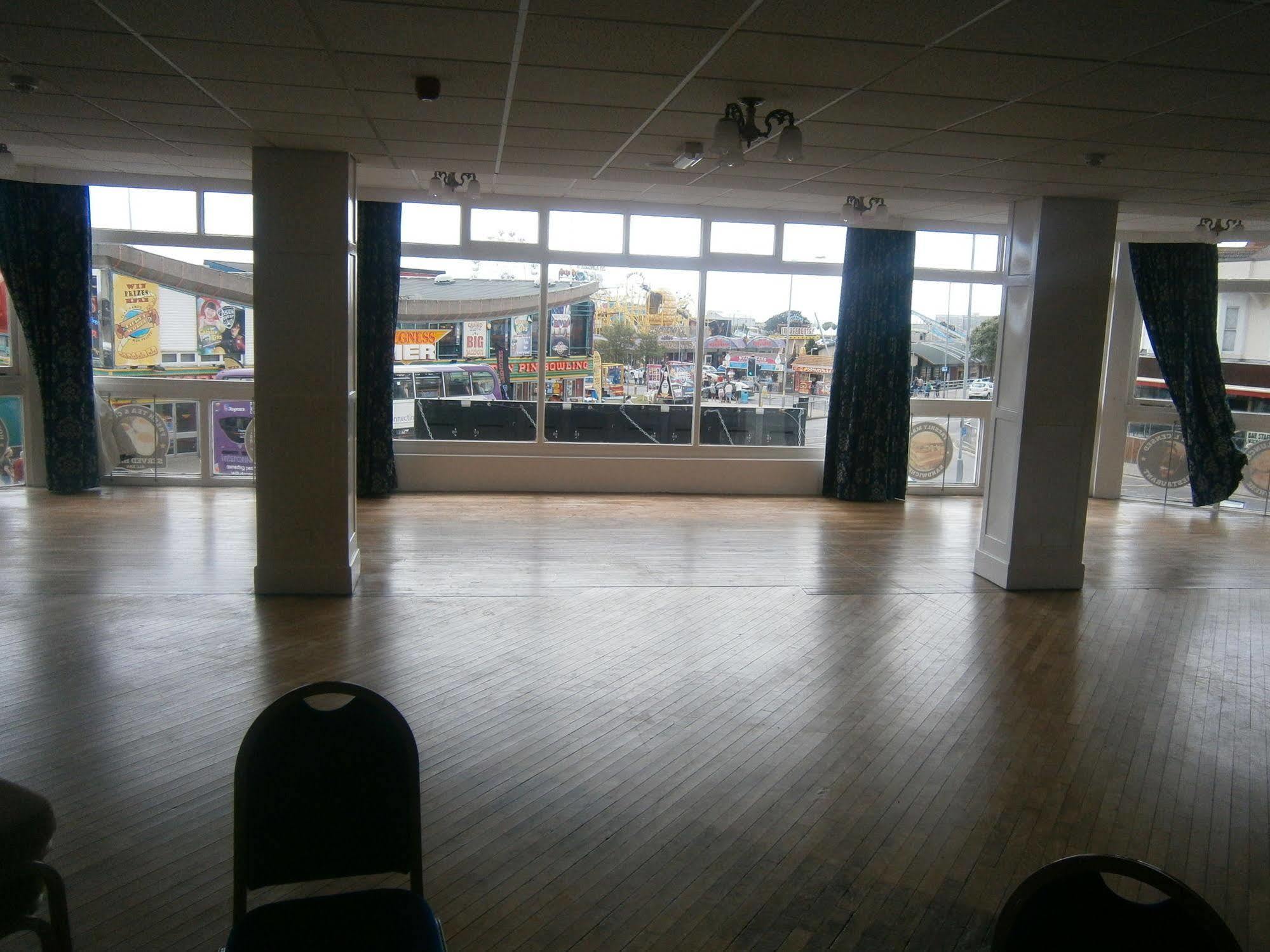 Oyo Grosvenor House Hotel Skegness Kültér fotó